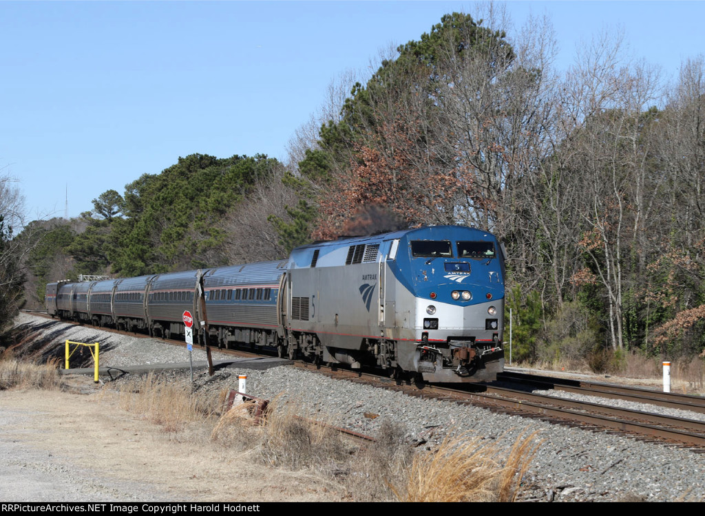 AMTK 5 leads train P080-10 northbound